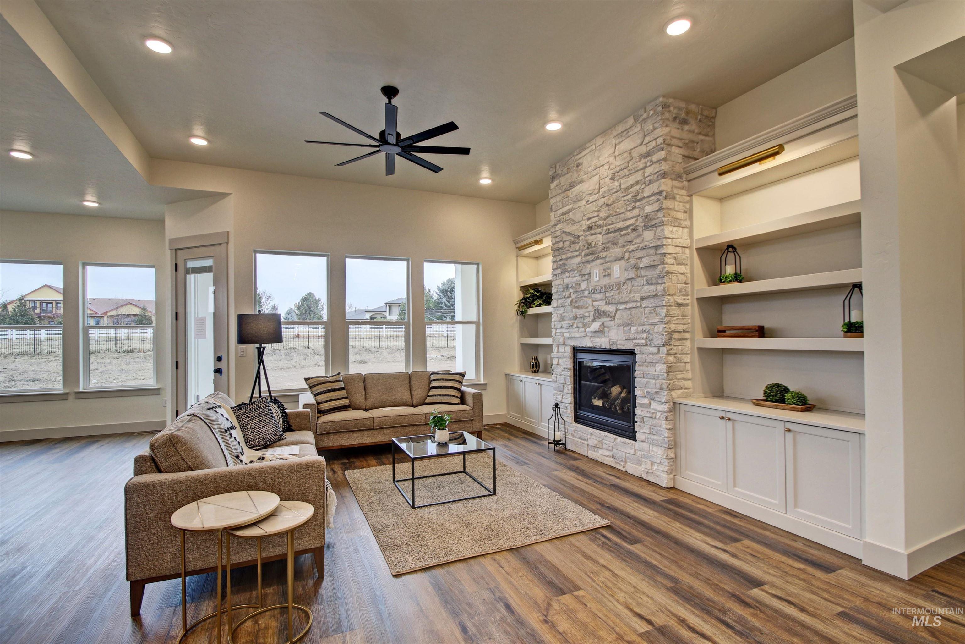 3323 W Golden Barrel St.