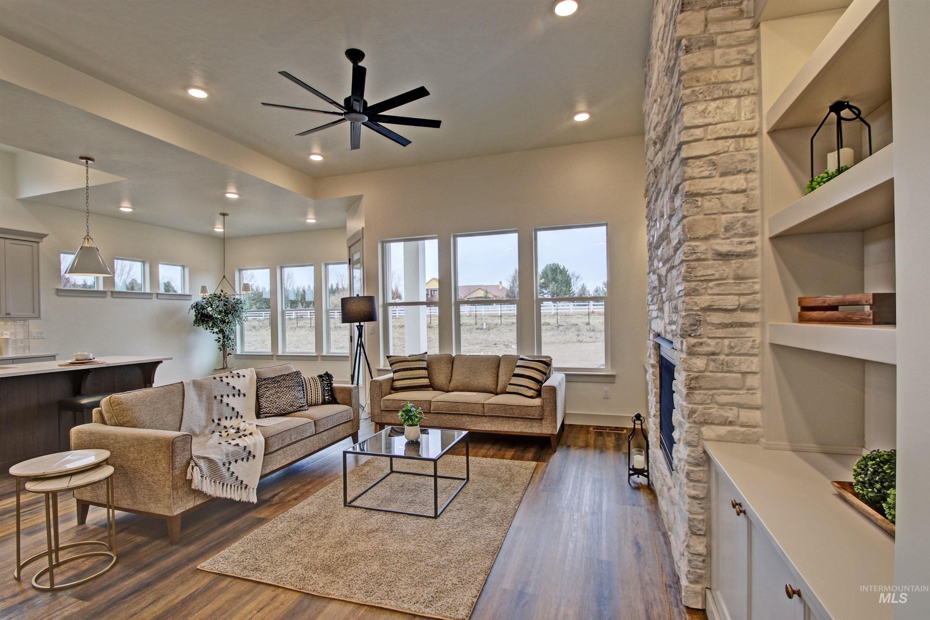 3323 W Golden Barrel St.