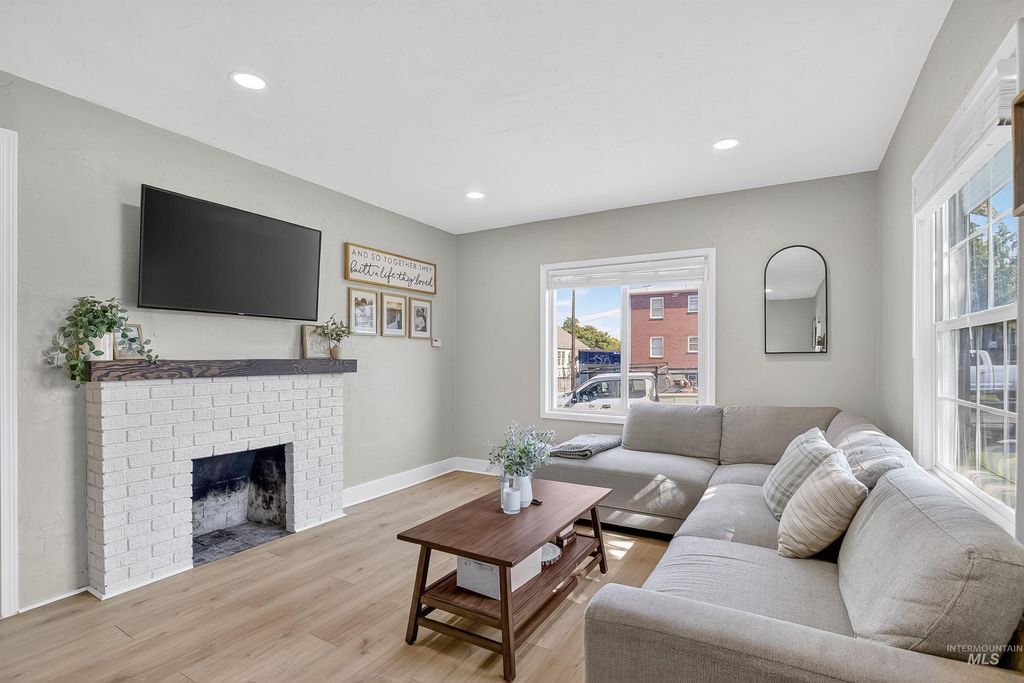 Photo of 823 14th Avenue, Lewiston, ID 83501 (MLS # 98962662)