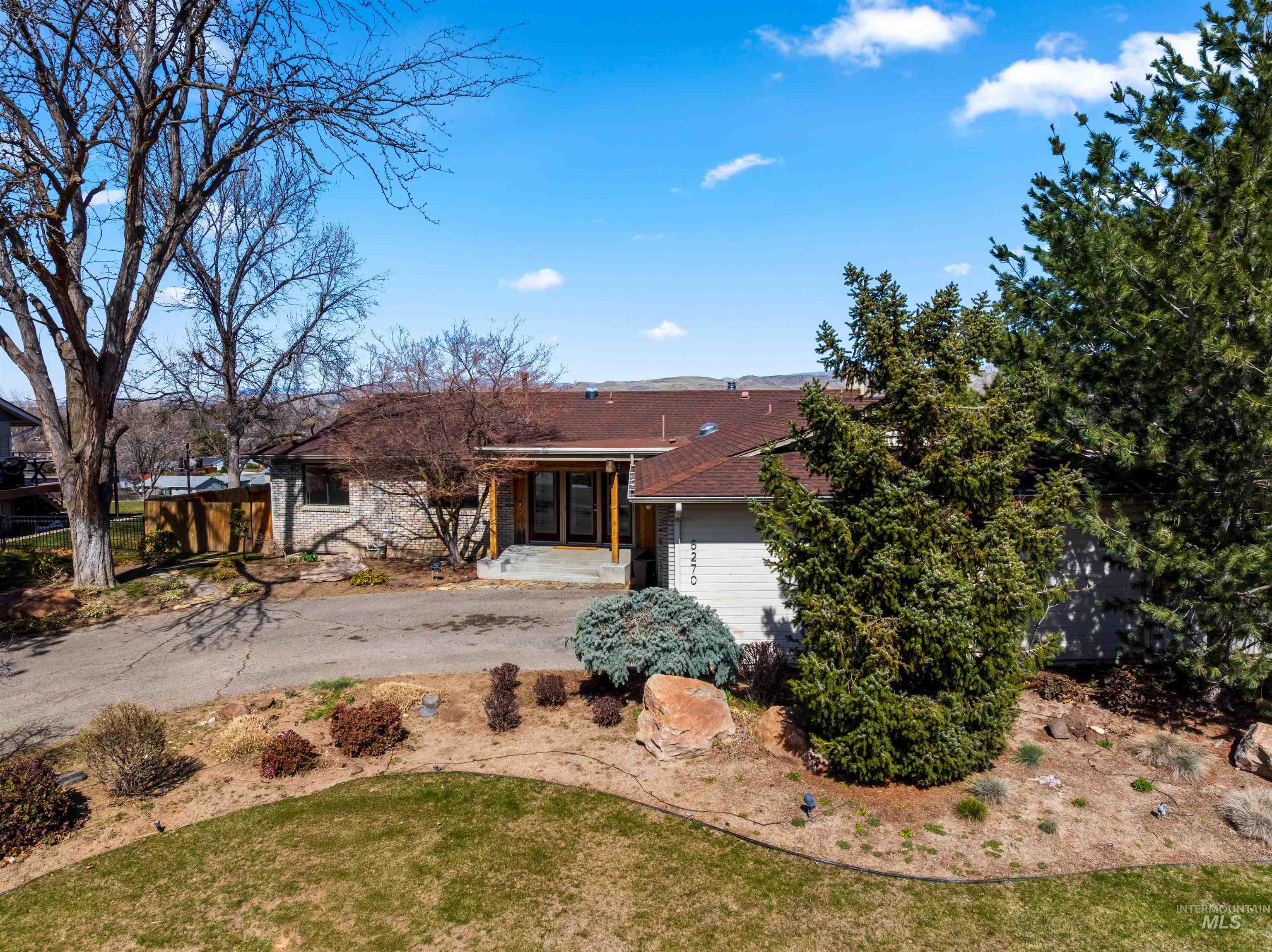 5270 N Sorrento Dr.