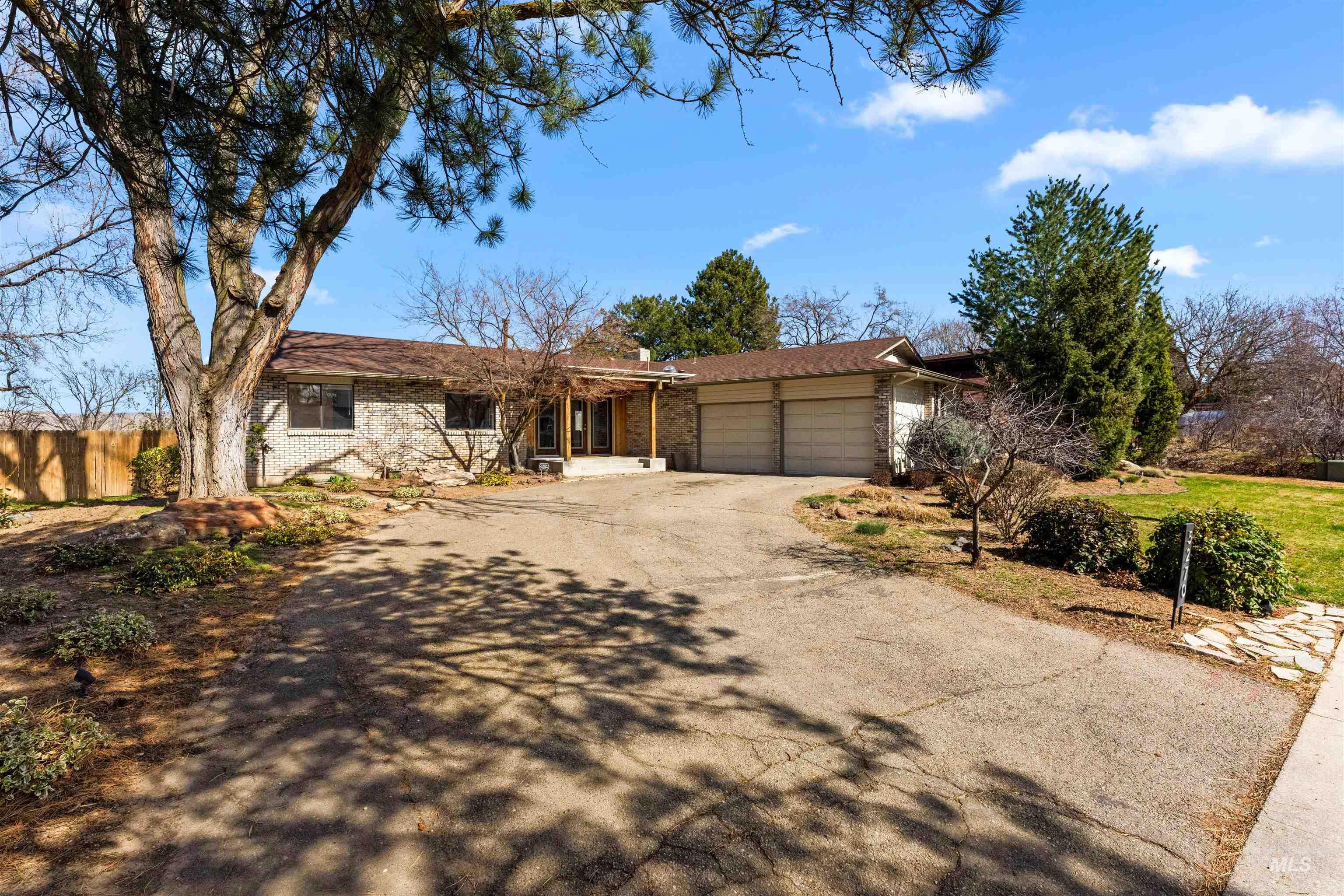 5270 N Sorrento Dr.
