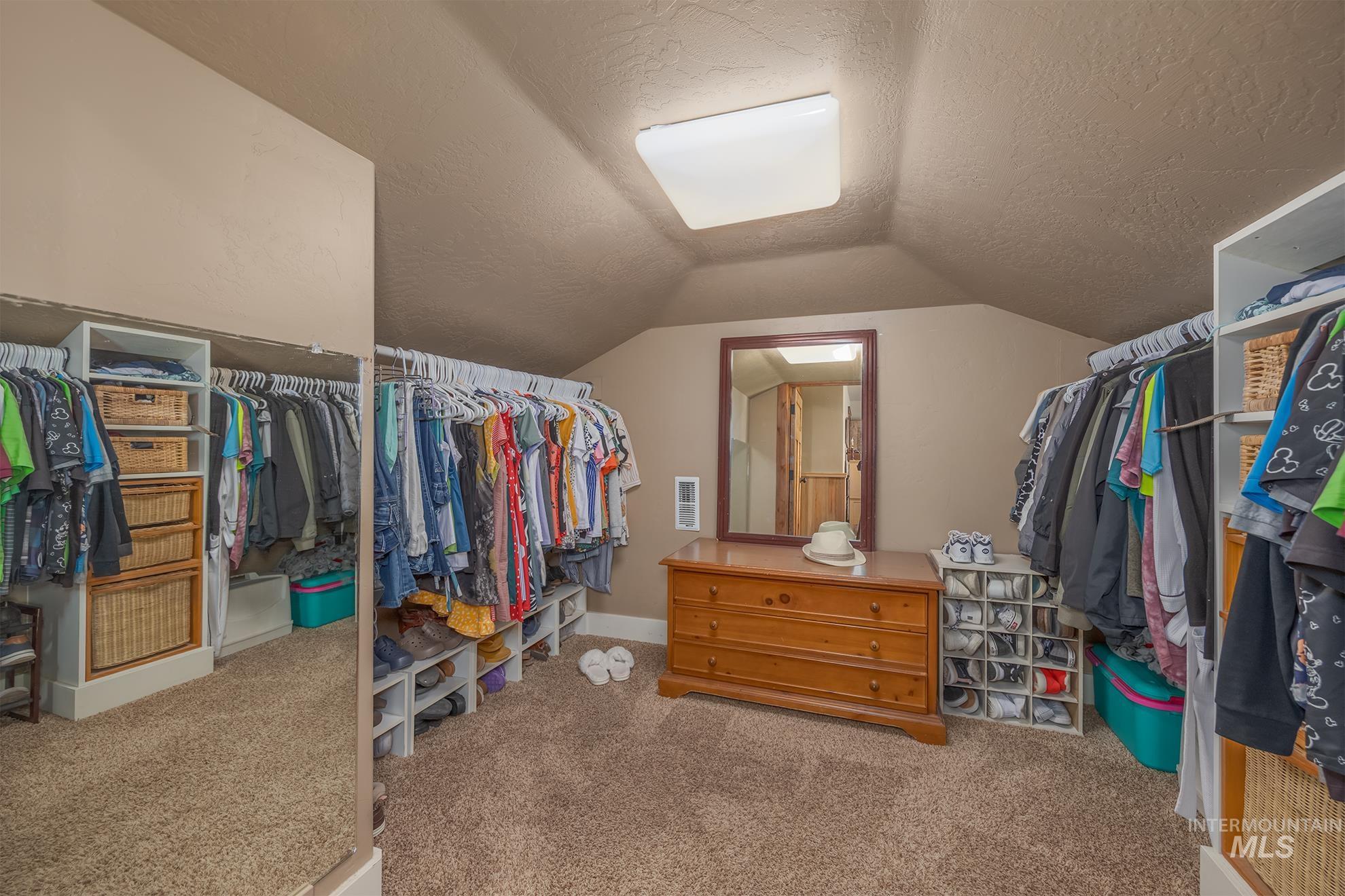 Walk in closet