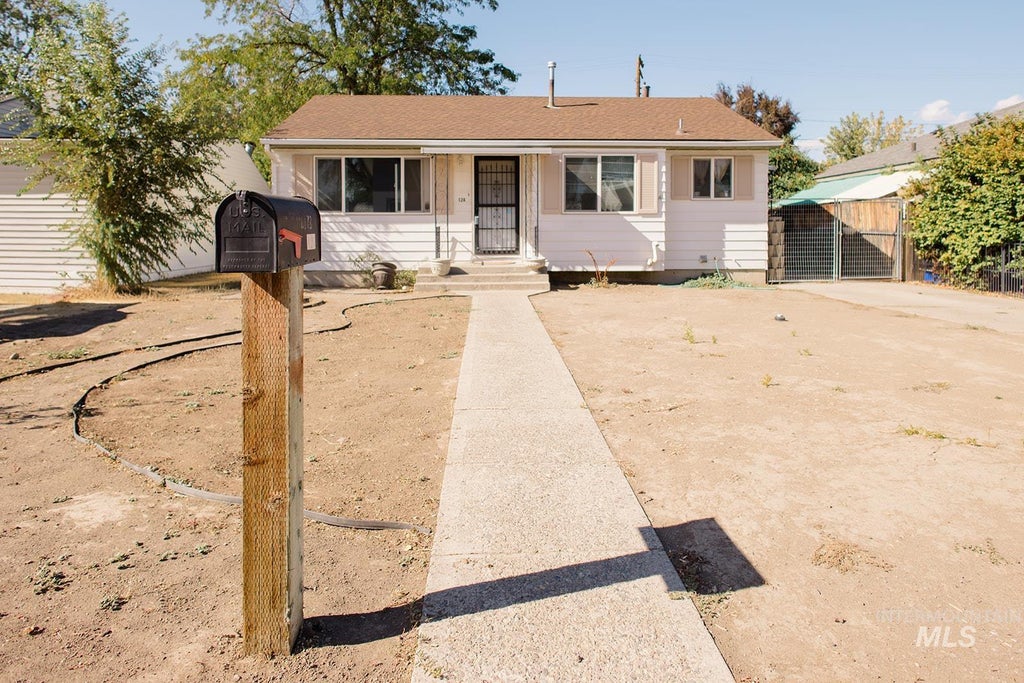 Photo of 124 Mountain View Drive, Mountain Home, ID 83647 (MLS # 99001551)