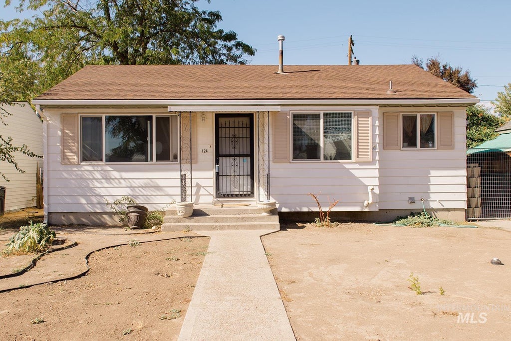 Photo of 124 Mountain View Drive, Mountain Home, ID 83647 (MLS # 99001551)