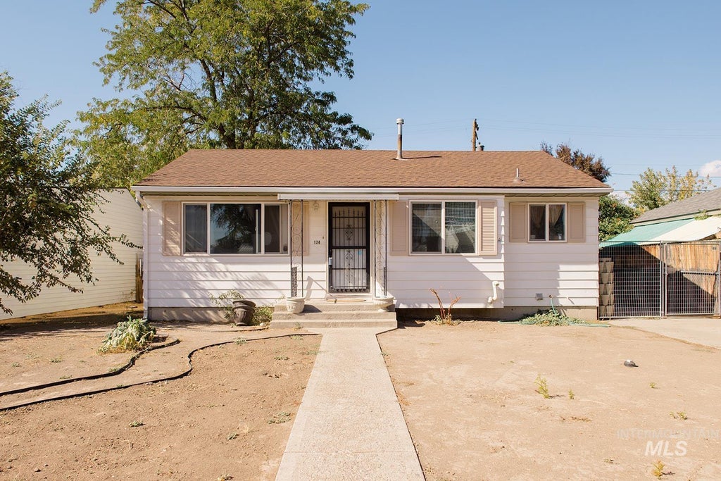 Photo of 124 Mountain View Drive, Mountain Home, ID 83647 (MLS # 99001551)