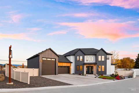 Photo of 1590 N Watershed Ln, Star, ID 83669 (MLS # 98986797)