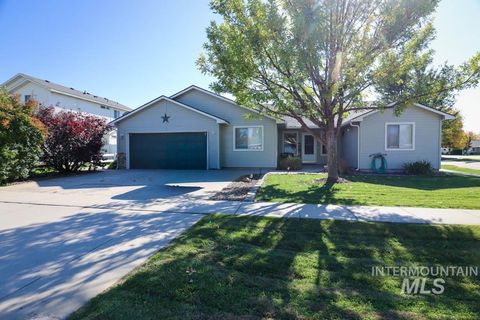 Photo of 1012 NW 24th St, Fruitland, ID 83619 (MLS # 98964974)