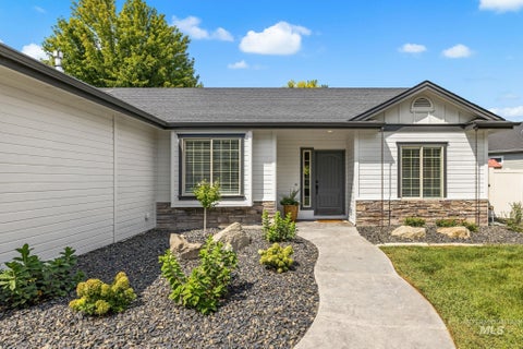Photo of 2818 E Shadowview ST, Eagle, ID 83616 (MLS # 98998936)