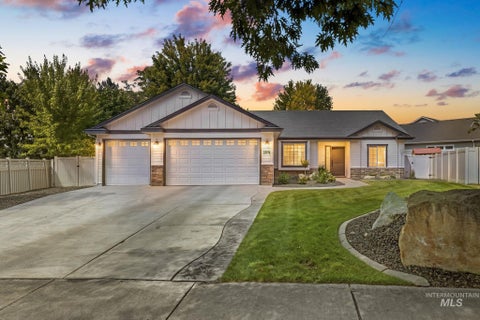 Photo of 2818 E Shadowview ST, Eagle, ID 83616 (MLS # 98998936)