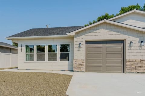 Photo of 1247 Phillips Circle, Ontario, OR 97914 (MLS # 98962112)