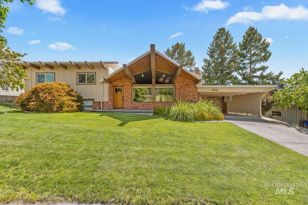 Photo of 2616 Sunset Drive, Lewiston, ID 83501 (MLS # 98992676)