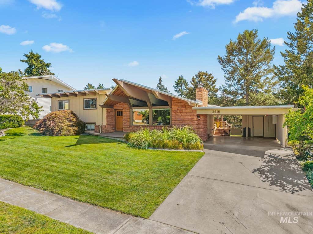 Photo of 2616 Sunset Drive, Lewiston, ID 83501 (MLS # 98992676)