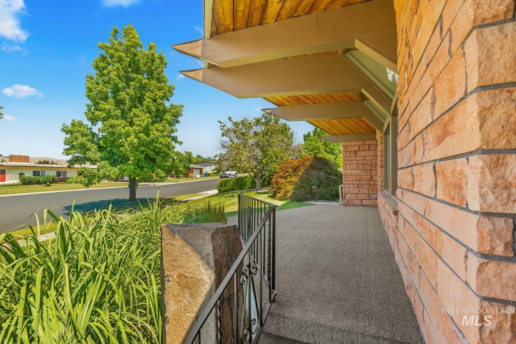 Photo of 2616 Sunset Drive, Lewiston, ID 83501 (MLS # 98992676)