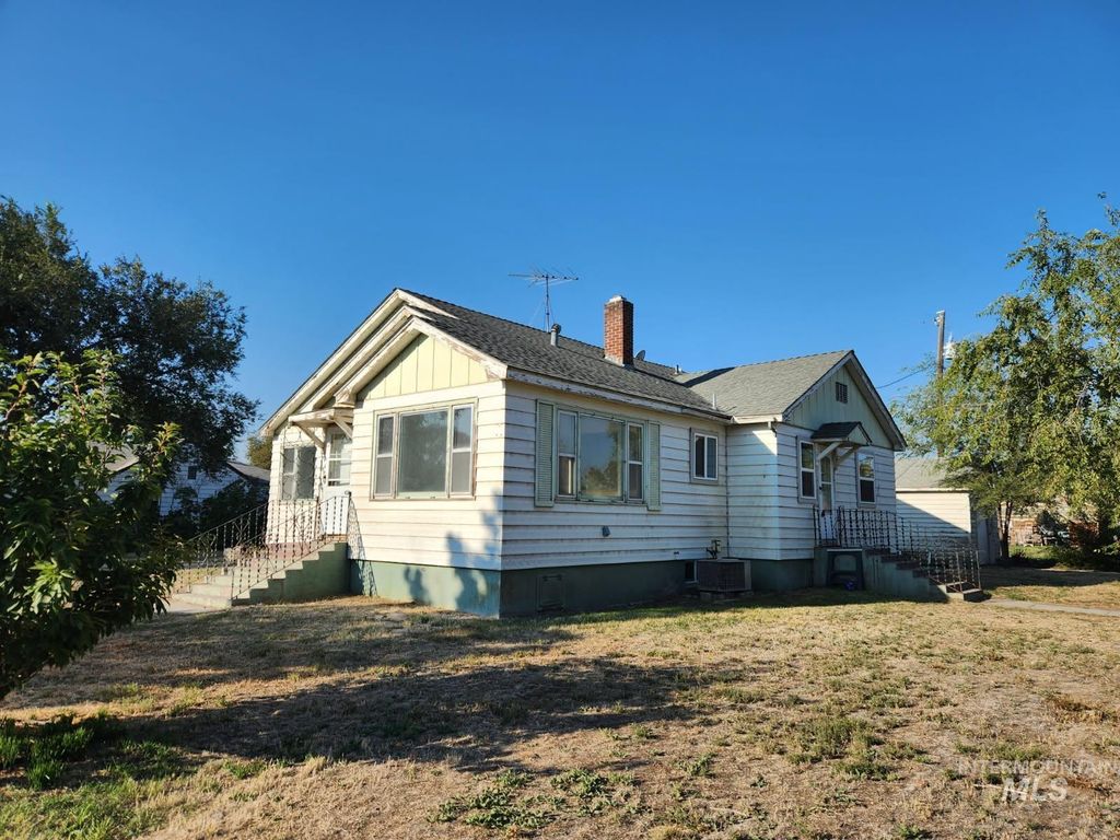Photo of 525 N 4th St, Nyssa, OR 97913 (MLS # 98962504)
