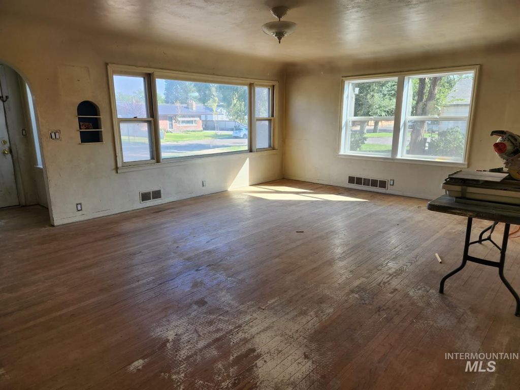 Photo of 525 N 4th St, Nyssa, OR 97913 (MLS # 98962504)