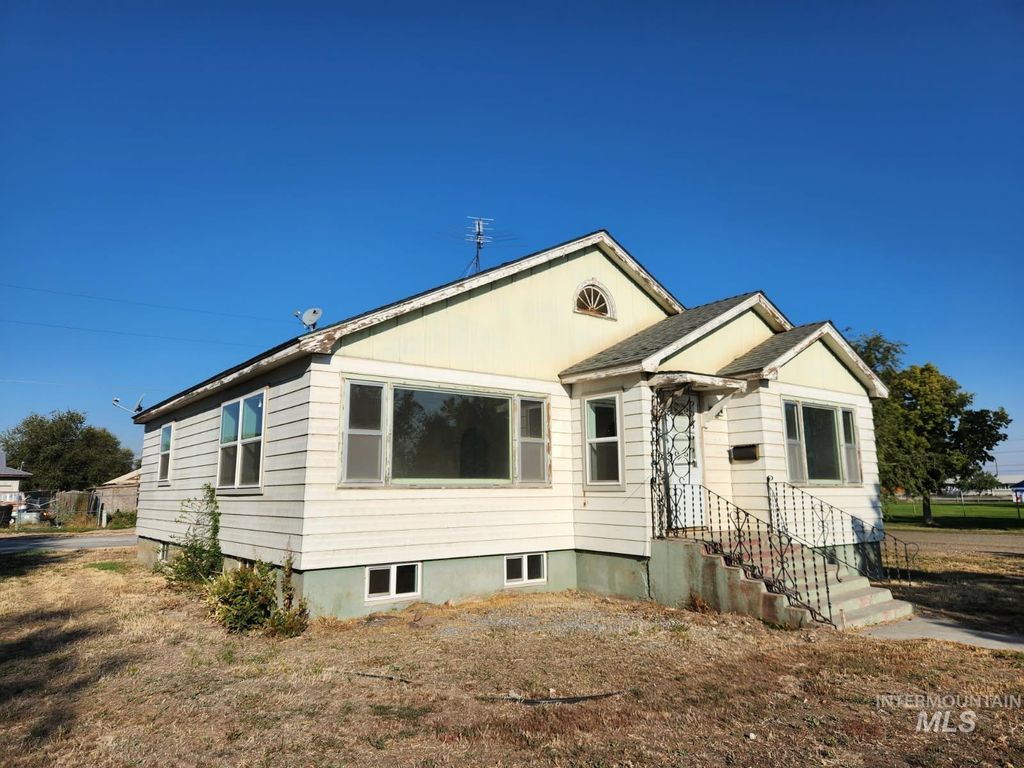 Photo of 525 N 4th St, Nyssa, OR 97913 (MLS # 98962504)
