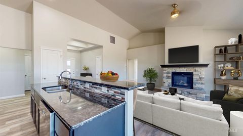 Photo of 402 Elm St, Rupert, ID 83350 (MLS # 98961689)