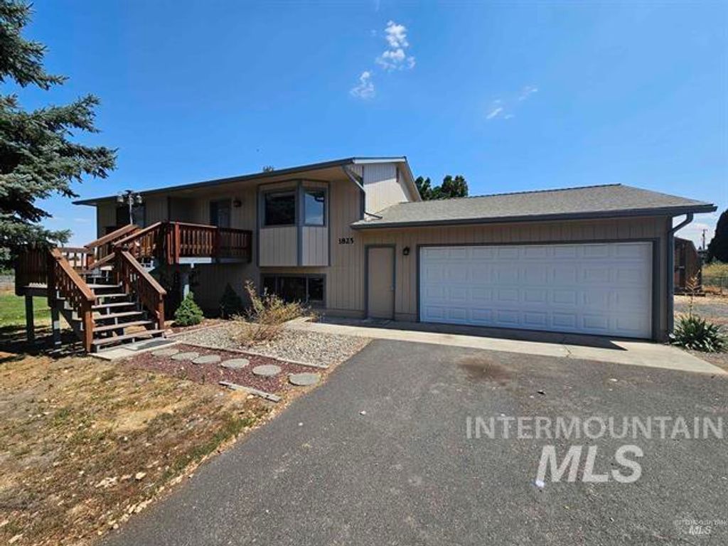 Photo of 1825 Cedar Ave, Lewiston, ID 83501 (MLS # 98966553)