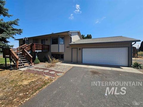 Photo of 1825 Cedar Ave, Lewiston, ID 83501 (MLS # 98966553)