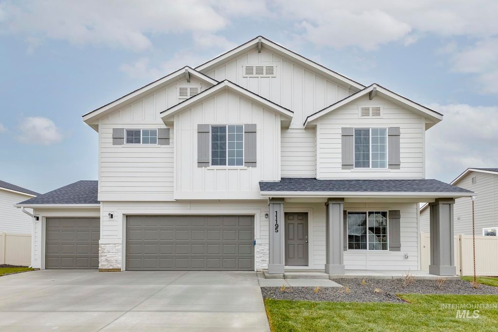 Photo of 868 NE Trailridge St, Mountain Home, ID 83647 (MLS # 98979898)