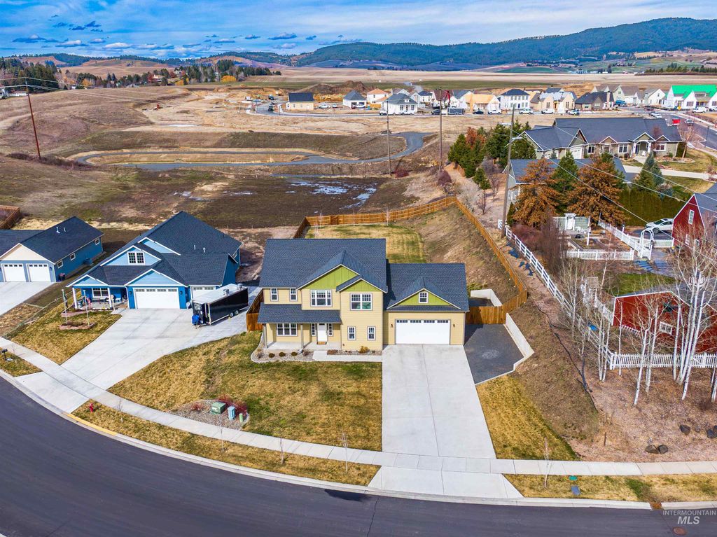 Photo of 1542 Lanny Dr, Moscow, ID 83843 (MLS # 98977870)