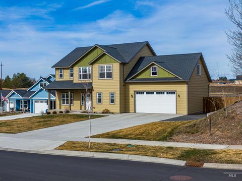 Photo of 1542 Lanny Dr, Moscow, ID 83843 (MLS # 98977870)