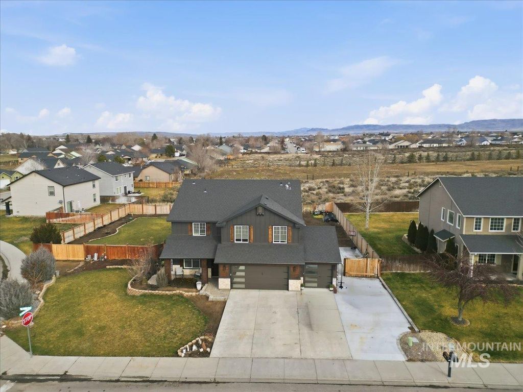 Photo of 1430 NE Urwin St, Mountain Home, ID 83647 (MLS # 98973693)