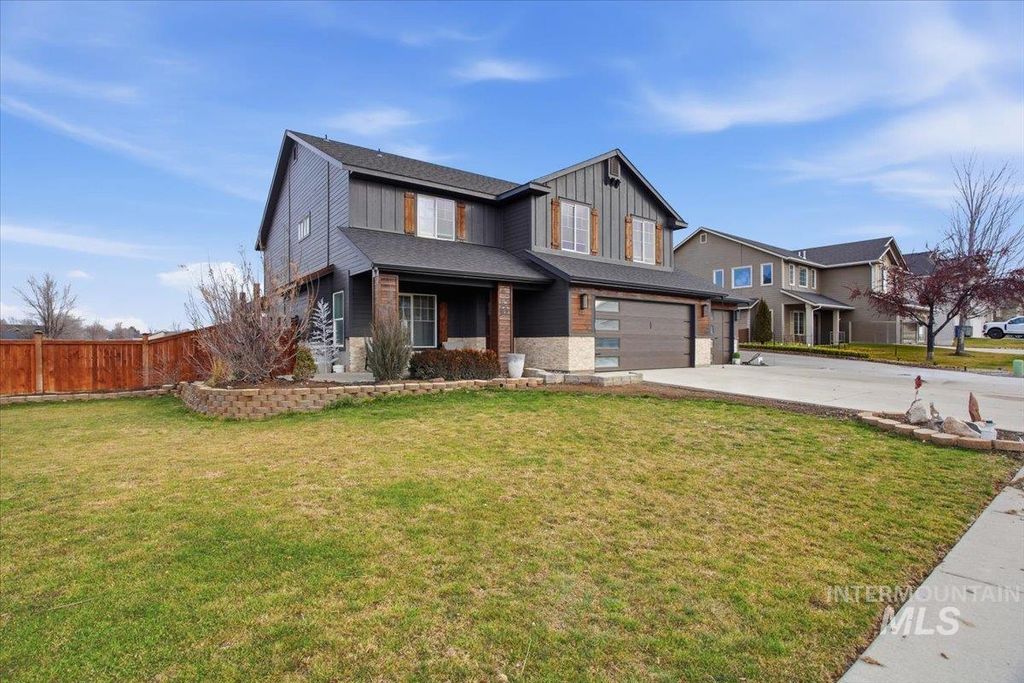 Photo of 1430 NE Urwin St, Mountain Home, ID 83647 (MLS # 98973693)