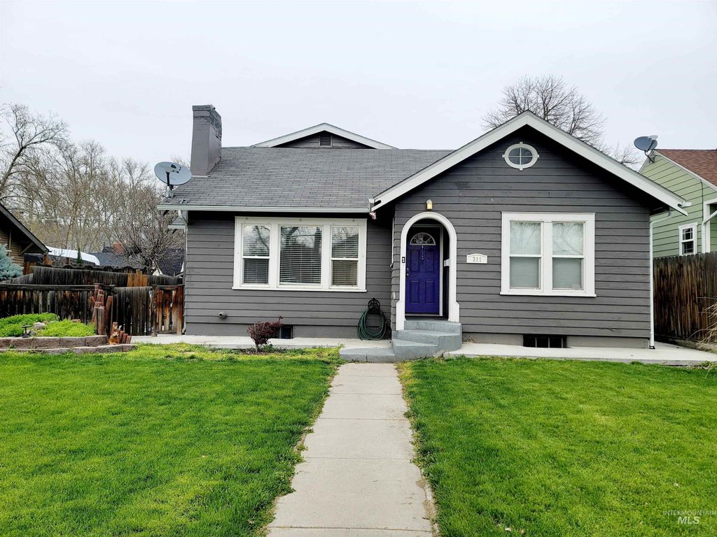 Photo of 311 14th Ave, Lewiston, ID 83501 (MLS # 98980229)