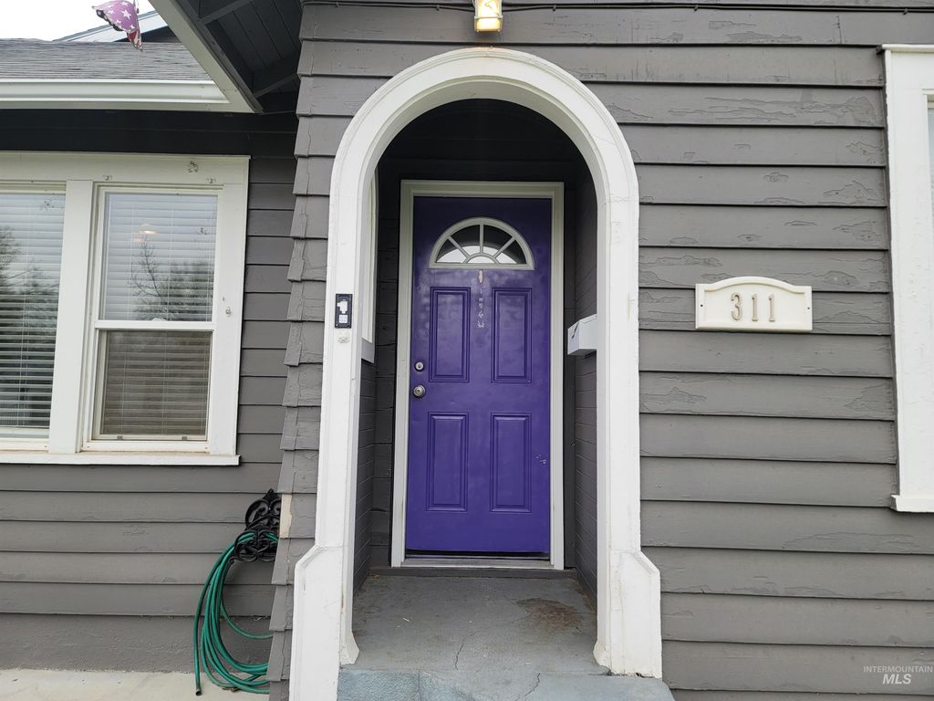 Photo of 311 14th Ave, Lewiston, ID 83501 (MLS # 98980229)