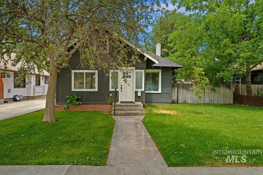 Photo of 415 6th Ave S Ave, Nampa, ID 83651 (MLS # 98990824)