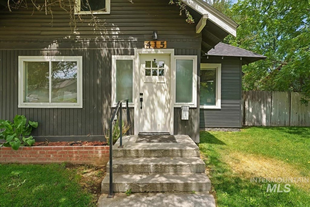Photo of 415 6th Ave S Ave, Nampa, ID 83651 (MLS # 98990824)