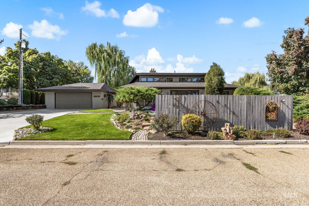 Photo of 2416 Terrace Dr, Caldwell, ID 83605 (MLS # 99002720)