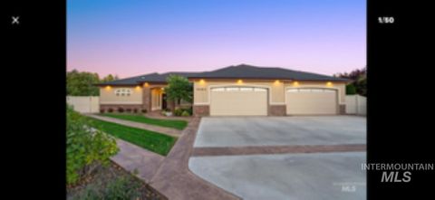 Photo of 2860 W Idaho, Emmett, ID 83617 (MLS # 98976320)