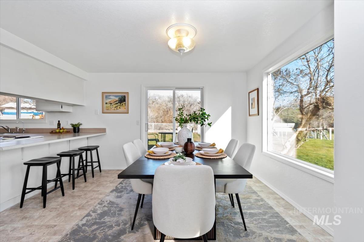 Dining space with breakfast bar