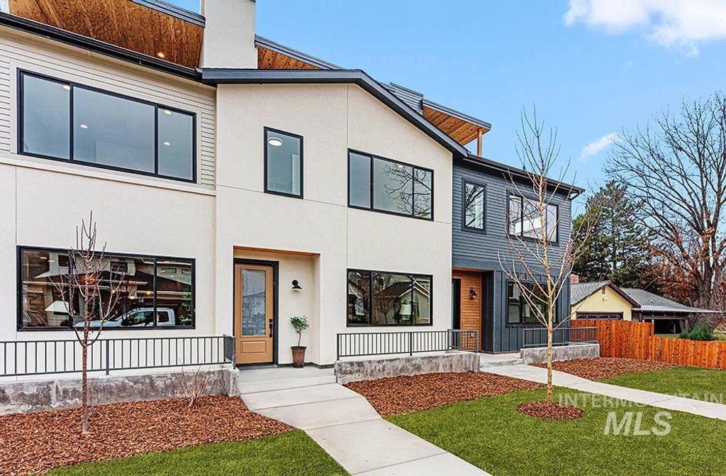 Photo of 3337 W Whimbrel Lane #Middle Unit, Boise, ID 83703 (MLS # 98983221)