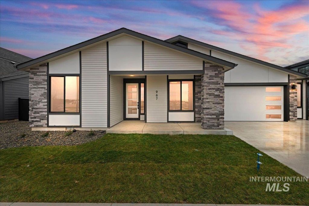 Photo of 967 W Malbar St, Meridian, ID 83646 (MLS # 98979667)