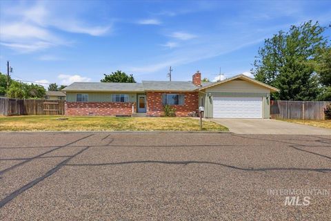 Photo of 131 Sears Drive, Ontario, OR 97914 (MLS # 98990744)