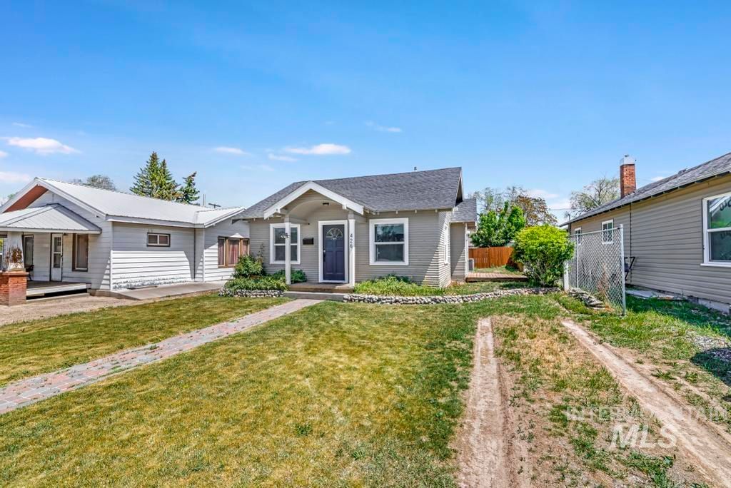 Photo of 426 9th Ave N, Buhl, ID 83316 (MLS # 98948669)