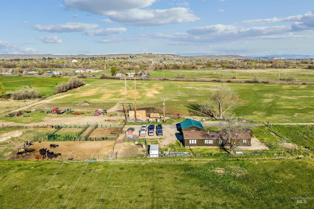 Photo of 1050 Nw 10th Ave, Payette, ID 83661 (MLS # 98981484)