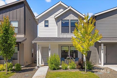 Photo of 941 S Wavetrain Ave, Boise, ID 83709 (MLS # 98963370)