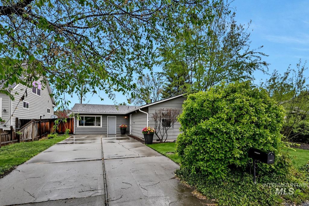 Photo of 3554 W Hansen Ave, Boise, ID 83703 (MLS # 98983587)