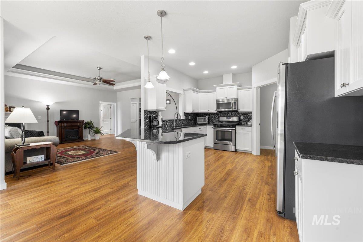 Caldwell, Idaho 83607, United States, 3 Bedrooms Bedrooms, ,2 BathroomsBathrooms,Residential,Pending,64920