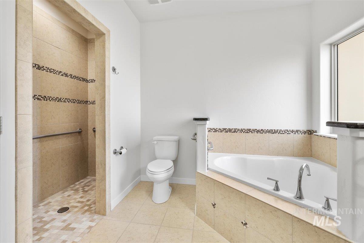 Caldwell, Idaho 83607, United States, 3 Bedrooms Bedrooms, ,2 BathroomsBathrooms,Residential,Pending,64920