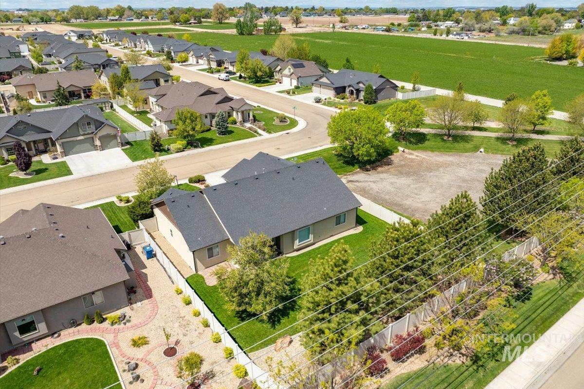 Caldwell, Idaho 83607, United States, 3 Bedrooms Bedrooms, ,2 BathroomsBathrooms,Residential,Pending,64920