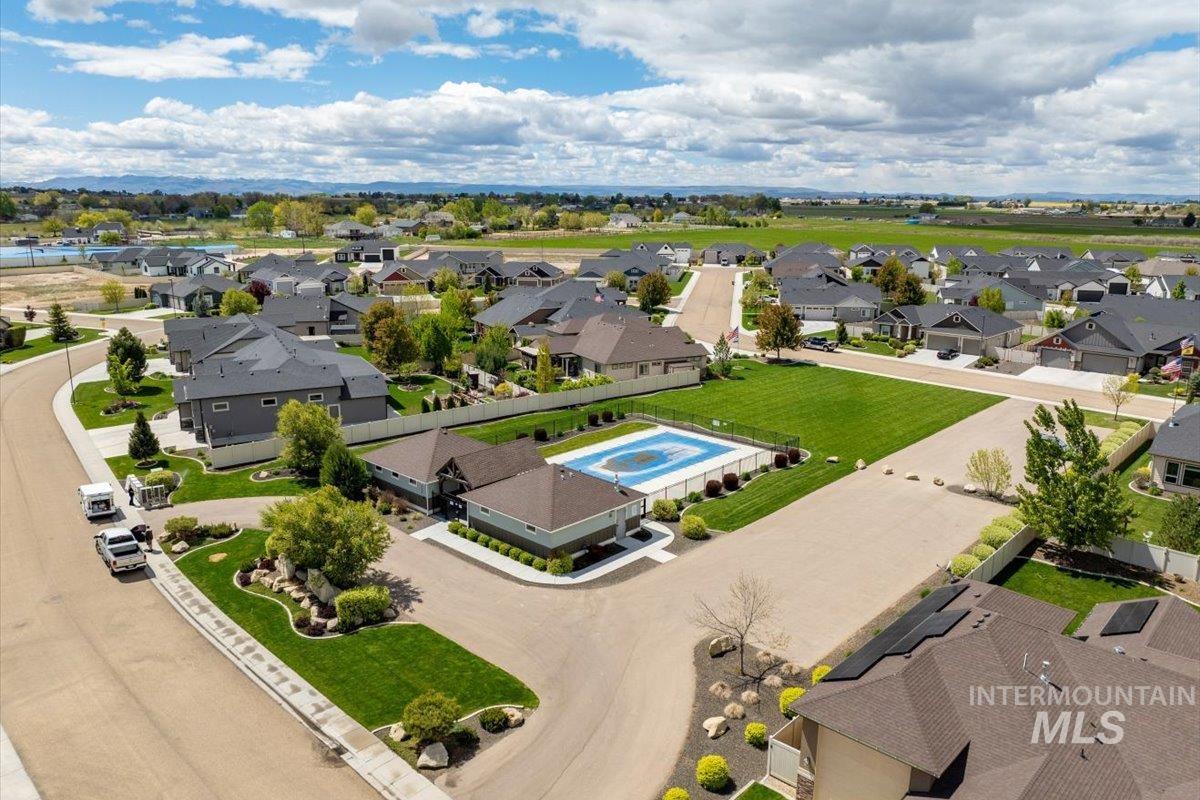 Caldwell, Idaho 83607, United States, 3 Bedrooms Bedrooms, ,2 BathroomsBathrooms,Residential,Pending,64920