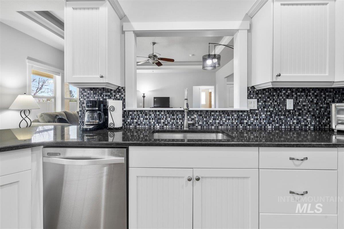 Caldwell, Idaho 83607, United States, 3 Bedrooms Bedrooms, ,2 BathroomsBathrooms,Residential,Pending,64920