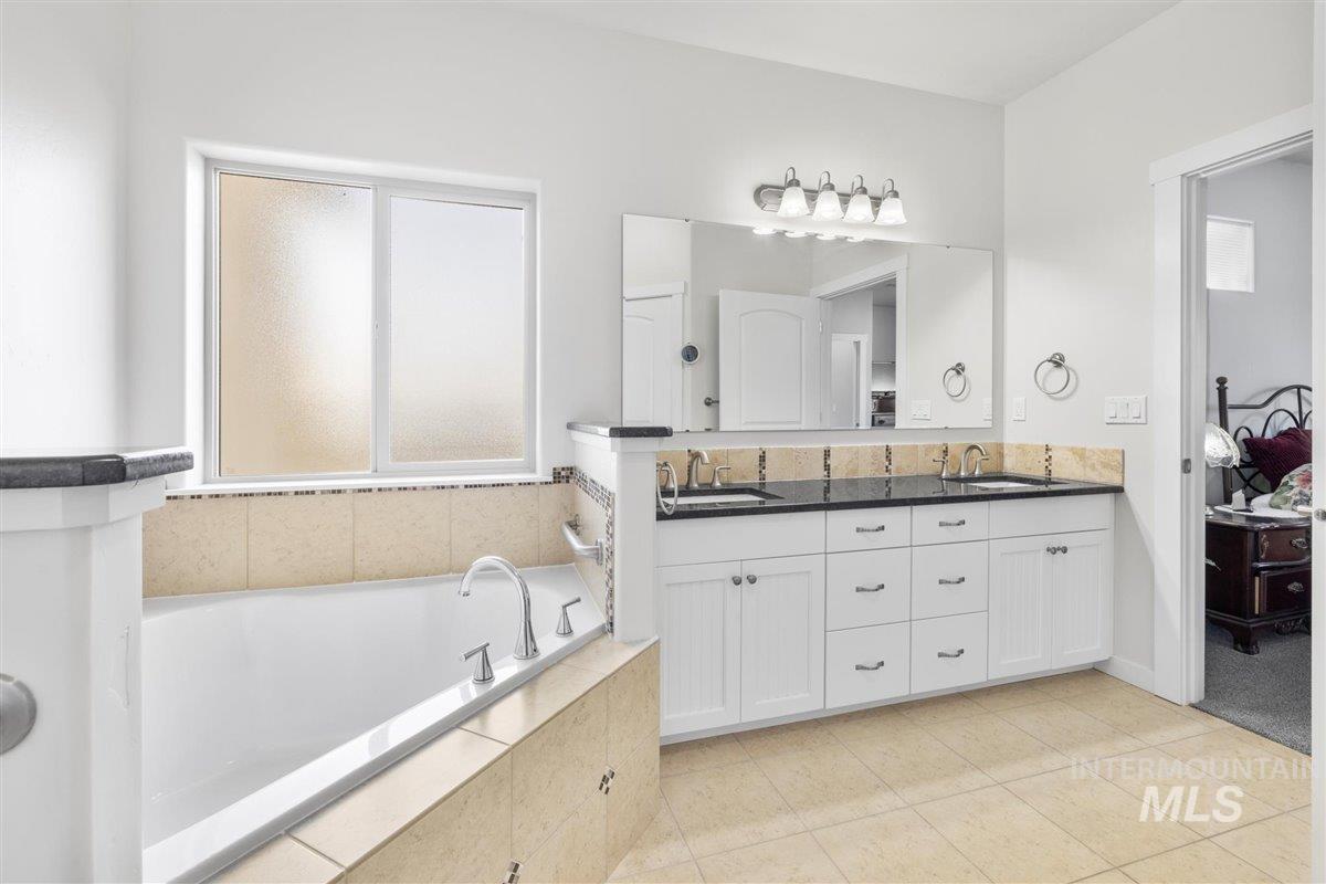 Caldwell, Idaho 83607, United States, 3 Bedrooms Bedrooms, ,2 BathroomsBathrooms,Residential,Pending,64920