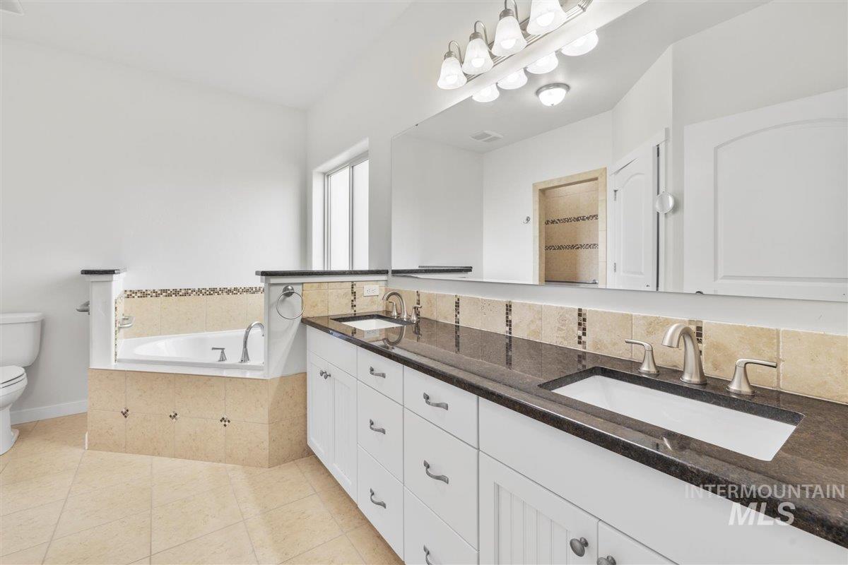 Caldwell, Idaho 83607, United States, 3 Bedrooms Bedrooms, ,2 BathroomsBathrooms,Residential,Pending,64920