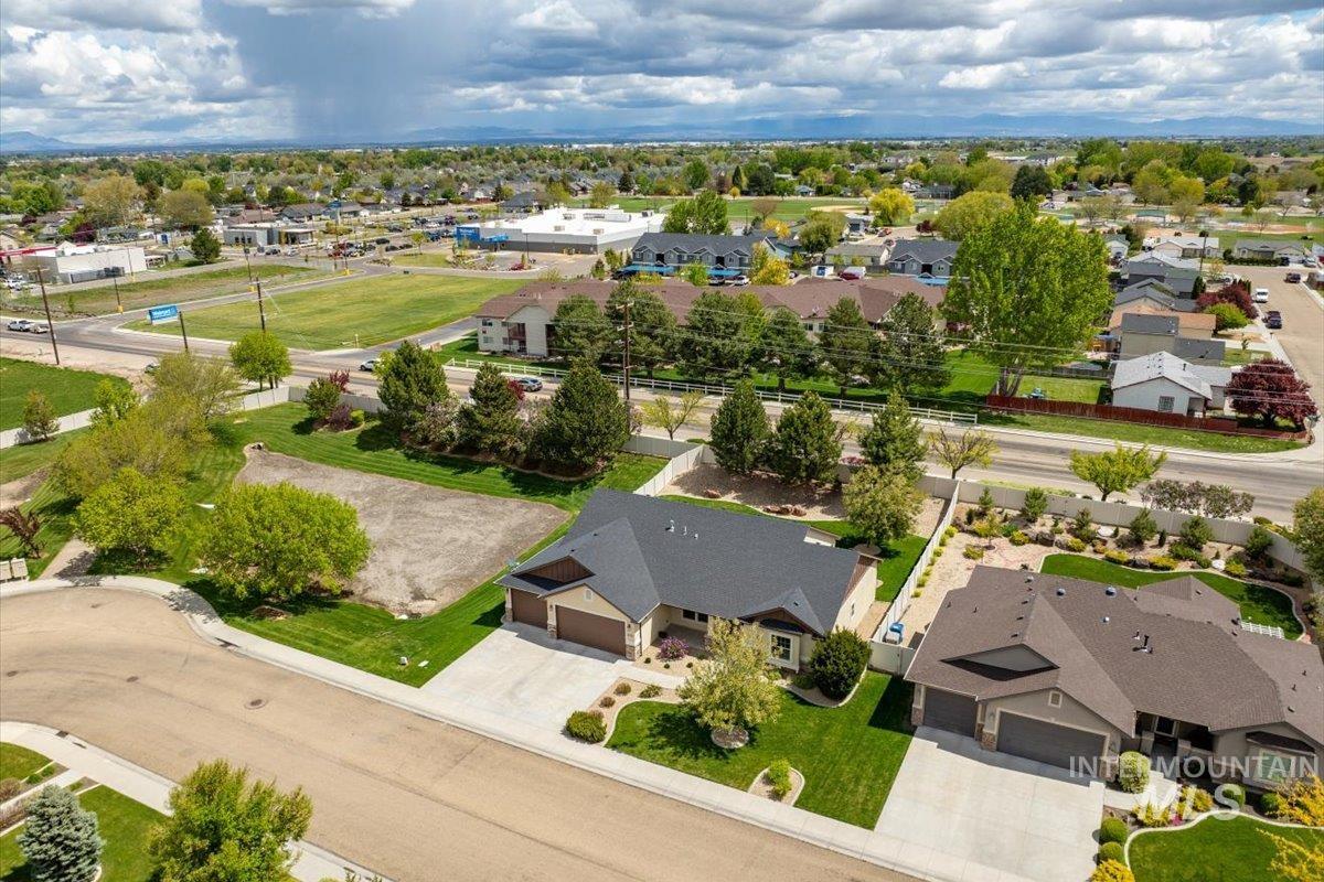 Caldwell, Idaho 83607, United States, 3 Bedrooms Bedrooms, ,2 BathroomsBathrooms,Residential,Pending,64920